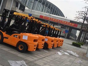 買(mǎi)叉車(chē)關(guān)注的不僅是價(jià)格，而是！你要知道不同價(jià)格叉車(chē)的區(qū)別
